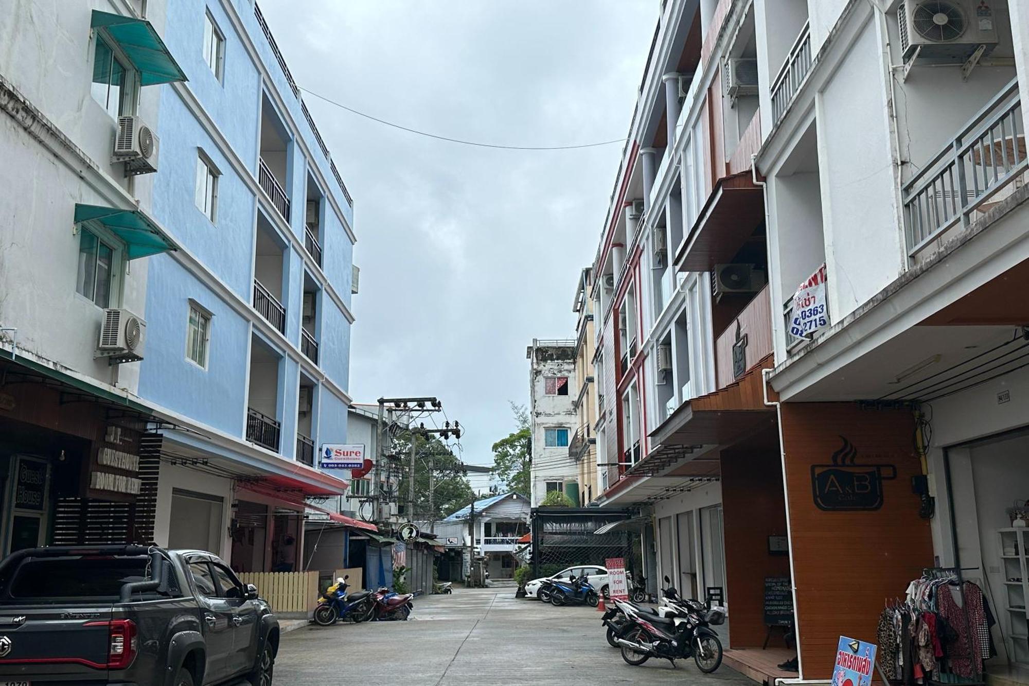 Sure Guesthouse Kamala Beach Eksteriør billede